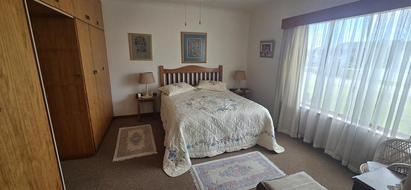 4 Bedroom Property for Sale in Outeniqua Strand Western Cape